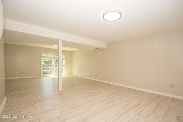 7102 Old Heady Rd, Louisville, KY 40299
