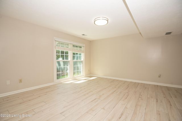 7102 Old Heady Rd, Louisville, KY 40299