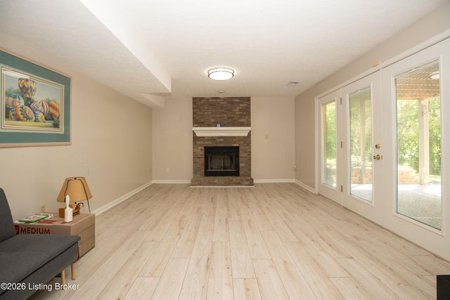 7102 Old Heady Rd, Louisville, KY 40299