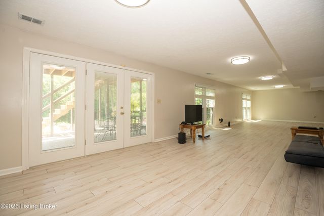 7102 Old Heady Rd, Louisville, KY 40299