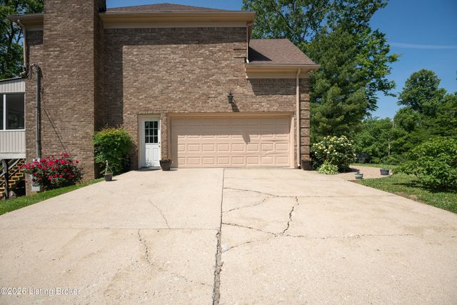 7102 Old Heady Rd, Louisville, KY 40299