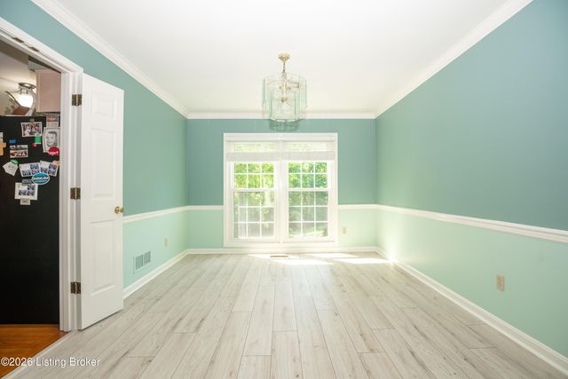 7102 Old Heady Rd, Louisville, KY 40299