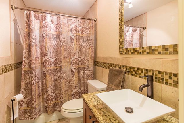 2011 Meadowridge DR B, Austin, TX 78704