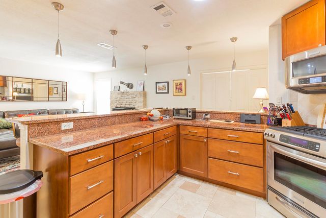 2011 Meadowridge DR B, Austin, TX 78704