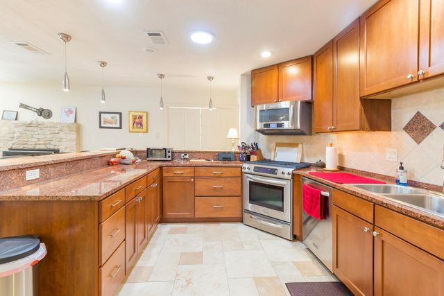 2011 Meadowridge DR B, Austin, TX 78704