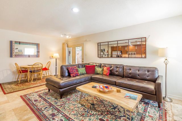 2011 Meadowridge DR B, Austin, TX 78704