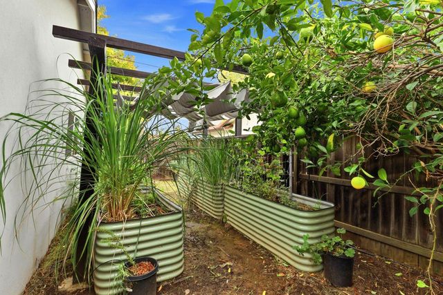 8998 Alderson Ave, Sacramento, CA 95826