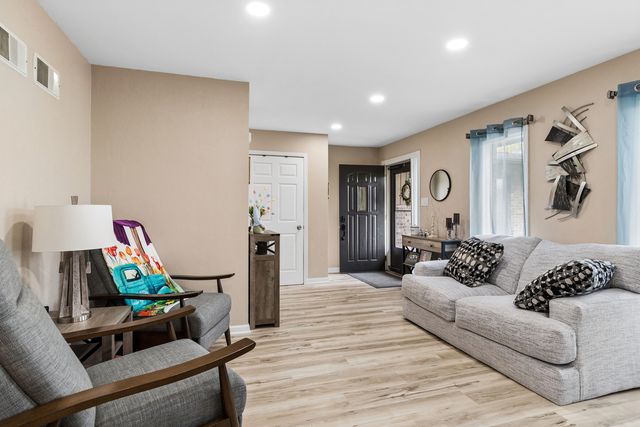 407 Greenfield Road, Shorewood, IL 60404