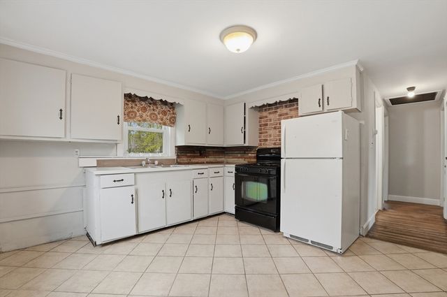 117 Pine St, Holbrook, MA 02343