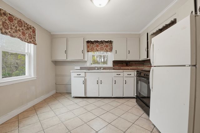 117 Pine St, Holbrook, MA 02343