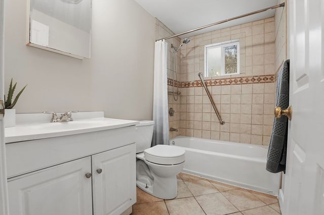 117 Pine St, Holbrook, MA 02343