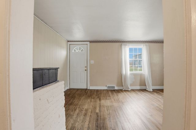 117 Pine St, Holbrook, MA 02343