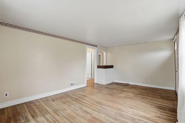 117 Pine St, Holbrook, MA 02343