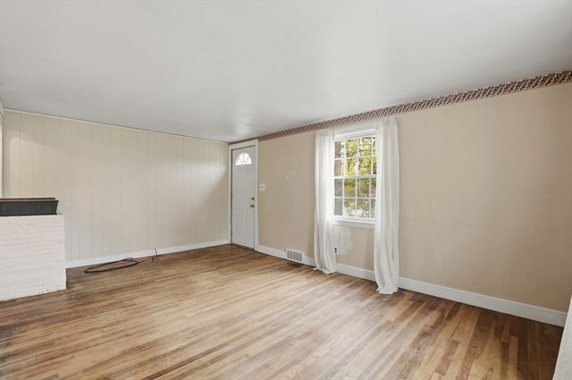 117 Pine St, Holbrook, MA 02343
