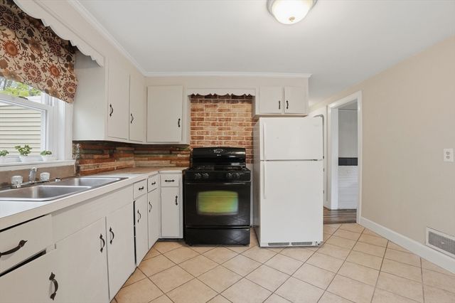 117 Pine St, Holbrook, MA 02343