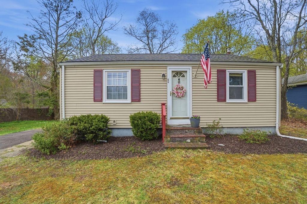 117 Pine St, Holbrook, MA 02343