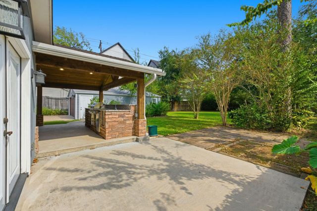 1320 Woodvine Drive, Houston, TX 77055