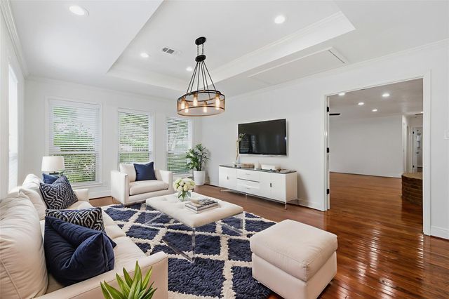 1320 Woodvine Drive, Houston, TX 77055