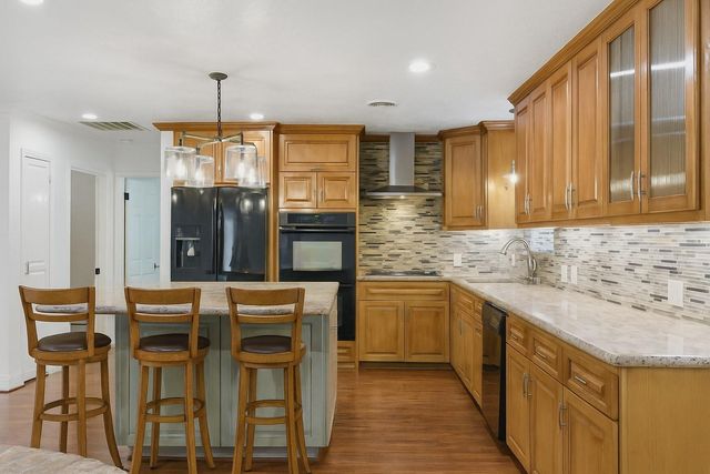 1320 Woodvine Drive, Houston, TX 77055