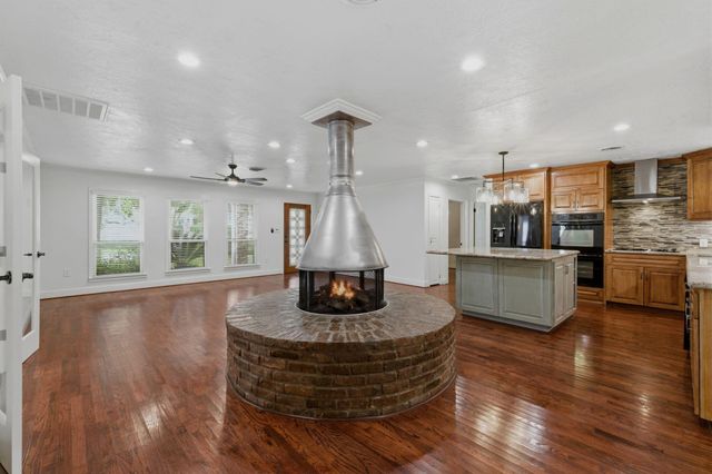 1320 Woodvine Drive, Houston, TX 77055