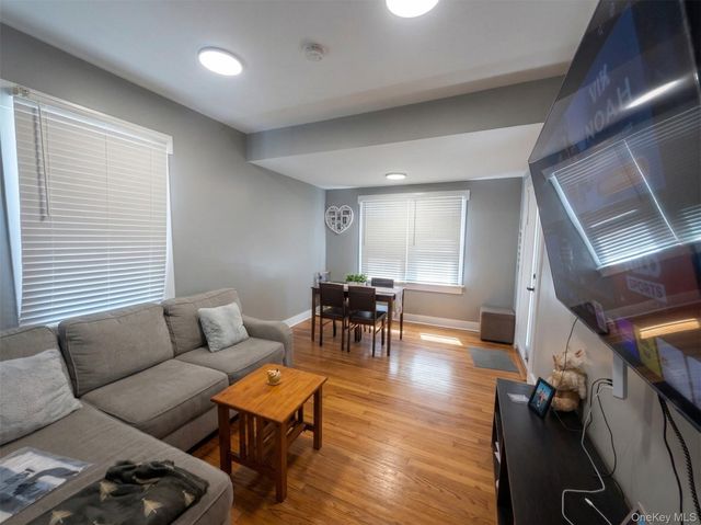 52 Maple Place, Amityville, NY 11701