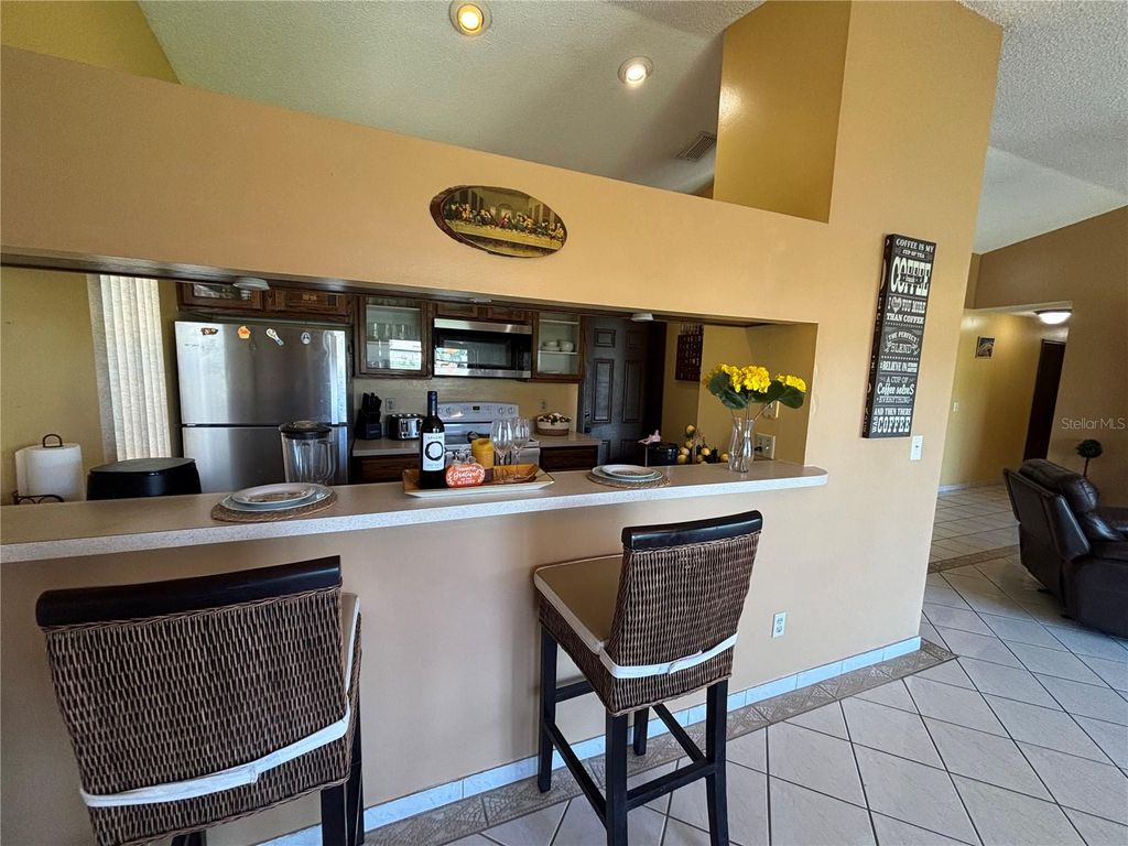 Image 11 of property listing at 9840 BALMORAL CIRCLE, Orlando, FL 32817