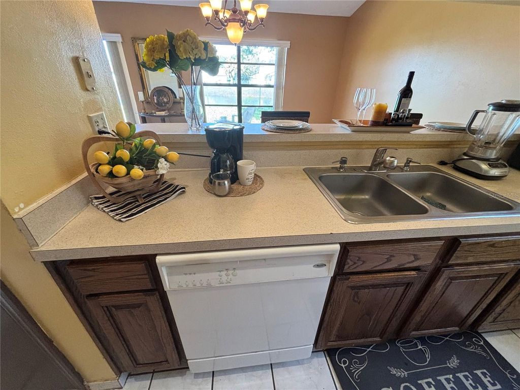 Image 12 of property listing at 9840 BALMORAL CIRCLE, Orlando, FL 32817