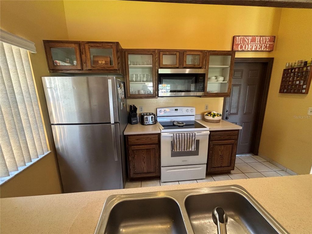 Image 14 of property listing at 9840 BALMORAL CIRCLE, Orlando, FL 32817