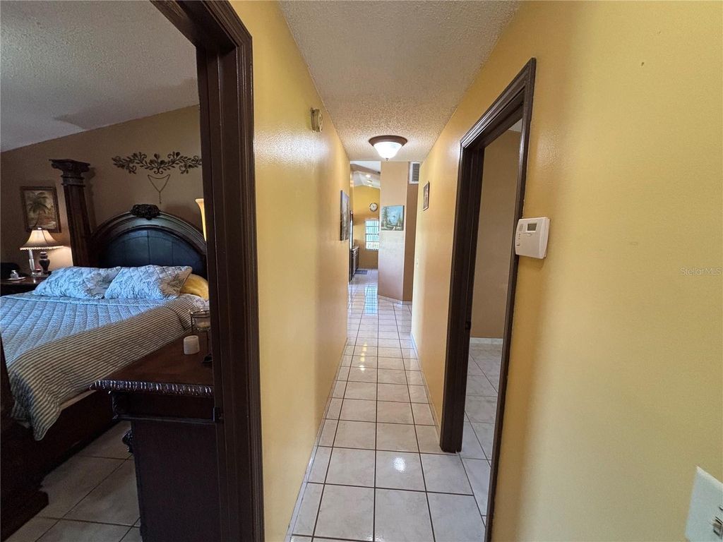 Image 16 of property listing at 9840 BALMORAL CIRCLE, Orlando, FL 32817