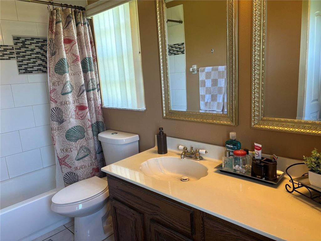 Image 20 of property listing at 9840 BALMORAL CIRCLE, Orlando, FL 32817