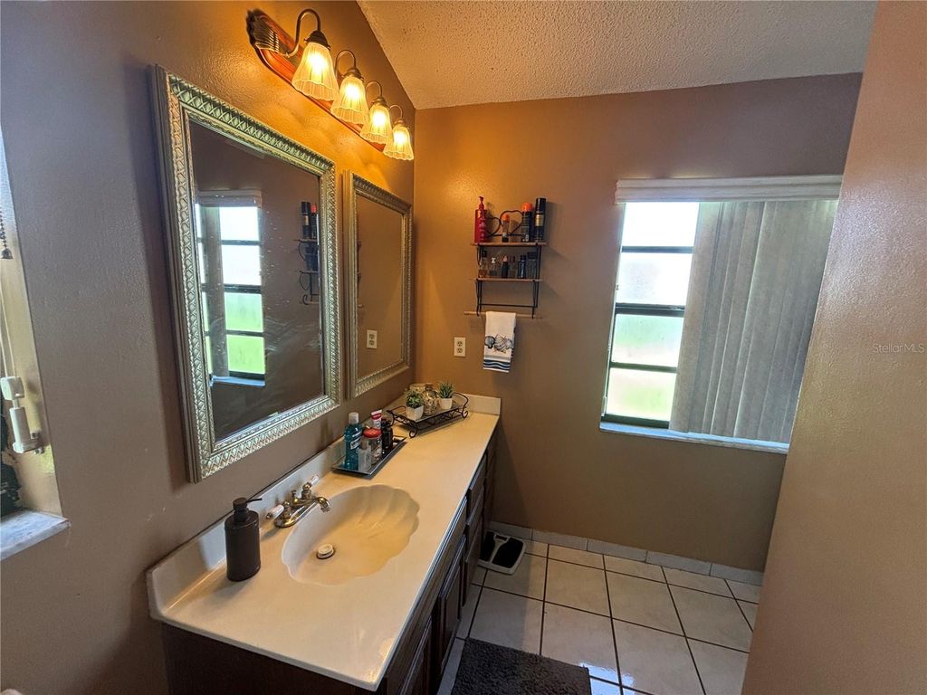 Image 21 of property listing at 9840 BALMORAL CIRCLE, Orlando, FL 32817