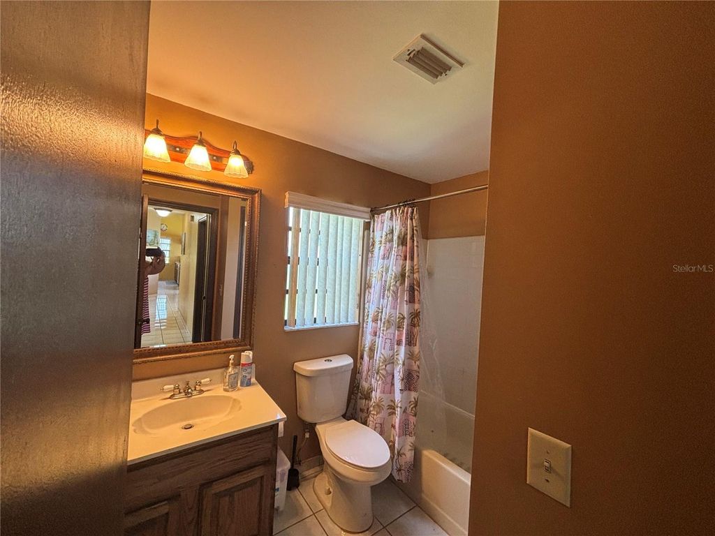 Image 26 of property listing at 9840 BALMORAL CIRCLE, Orlando, FL 32817