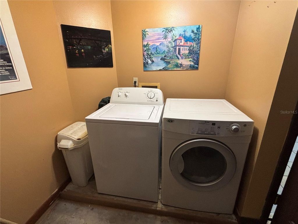 Image 27 of property listing at 9840 BALMORAL CIRCLE, Orlando, FL 32817