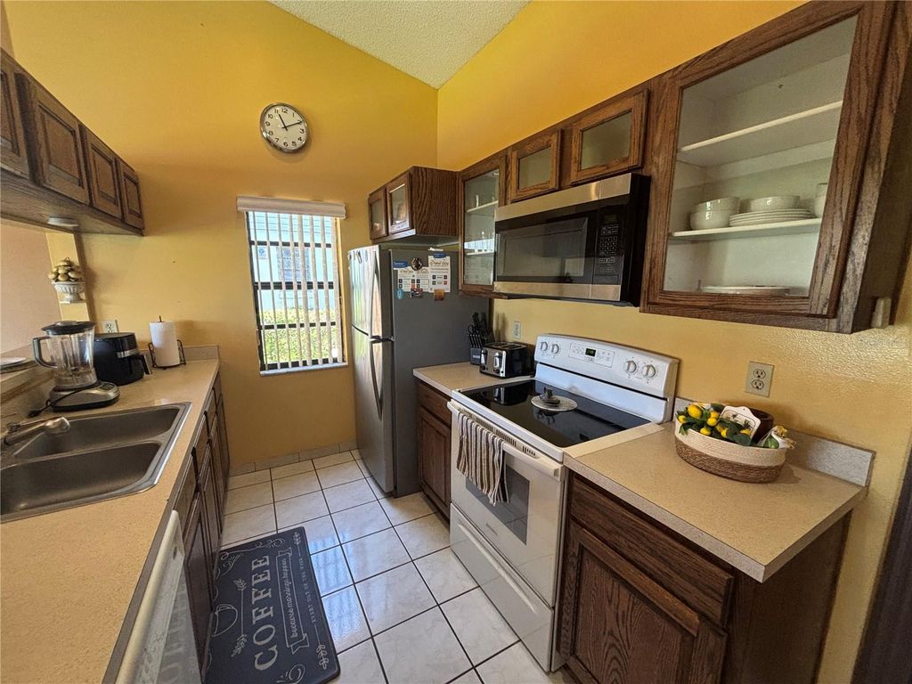 Image 10 of property listing at 9840 BALMORAL CIRCLE, Orlando, FL 32817