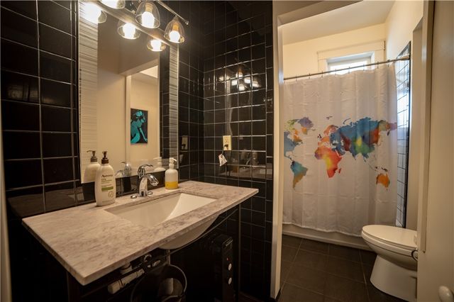 87 Spring Street, Eureka Springs, AR 72632