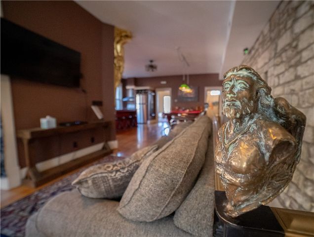 87 Spring Street, Eureka Springs, AR 72632