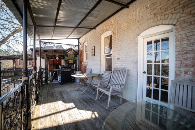 87 Spring Street, Eureka Springs, AR 72632