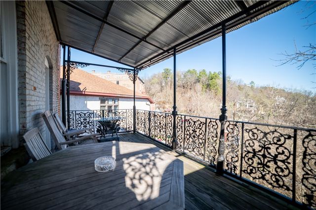 87 Spring Street, Eureka Springs, AR 72632