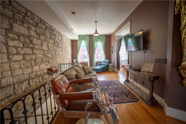 87 Spring Street, Eureka Springs, AR 72632