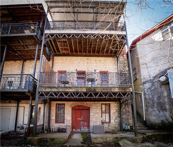 87 Spring Street, Eureka Springs, AR 72632