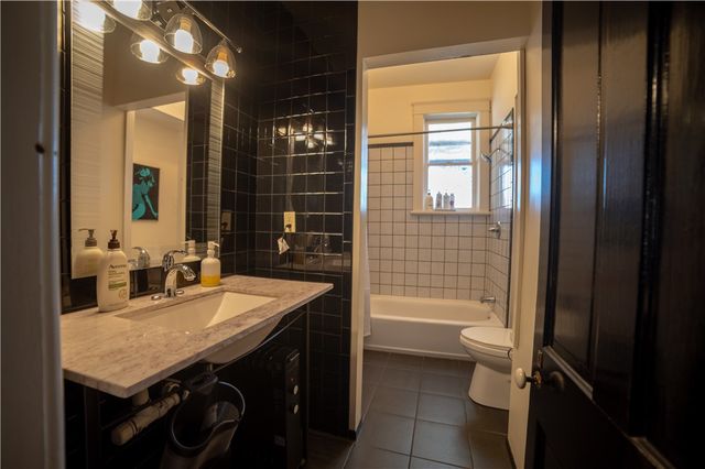 87 Spring Street, Eureka Springs, AR 72632