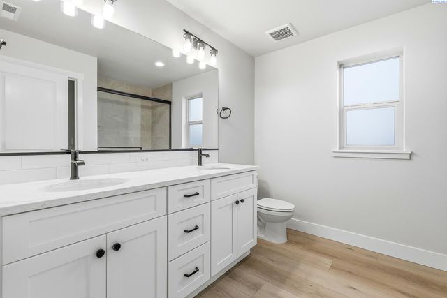 2834 S Penn St, Kennewick, WA 99338