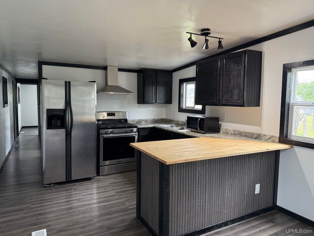 171 E Sands Street, Gwinn, MI 49841