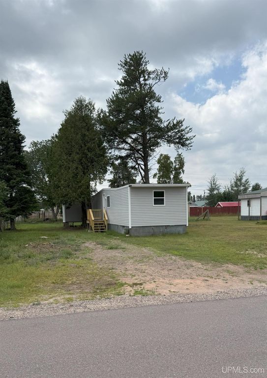 171 E Sands Street, Gwinn, MI 49841