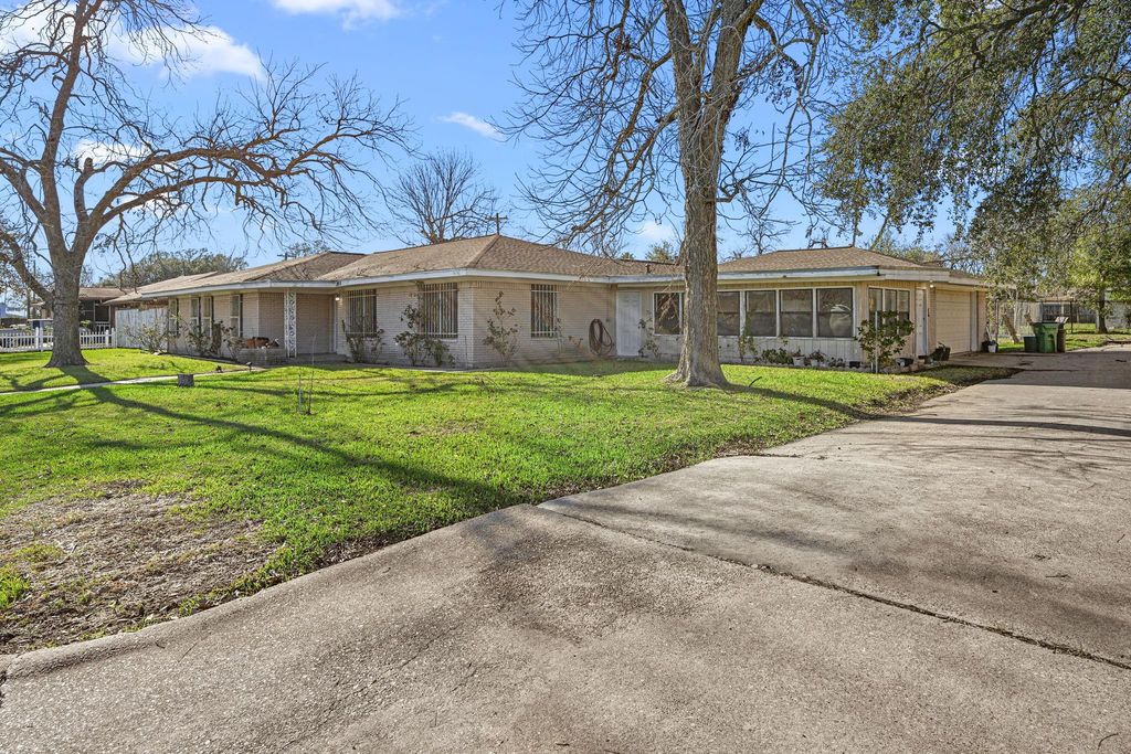 2109 Britton Street, Baytown, TX 77520