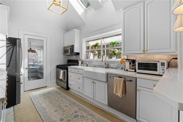 40 Peachtree Hills Avenue NE, Atlanta, GA 30305