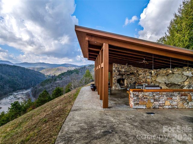 567 Wild River Run, Marshall, NC 28753