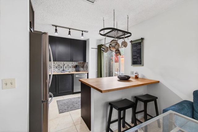 6621 Via Regina 6621, Boca Raton, FL 33433