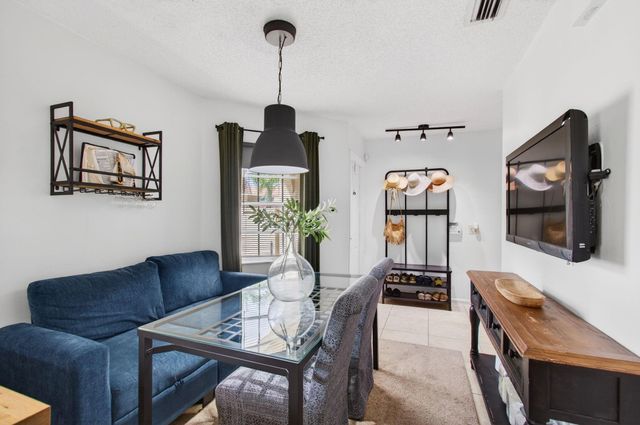 6621 Via Regina 6621, Boca Raton, FL 33433