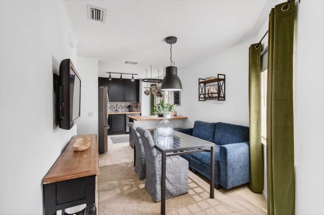 6621 Via Regina 6621, Boca Raton, FL 33433